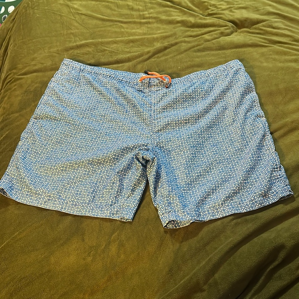 Men’s swim trunks